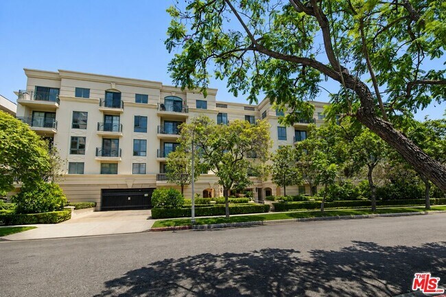 Building Photo - 430 N Oakhurst Dr