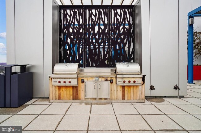 Building Photo - 930 Rose Ave