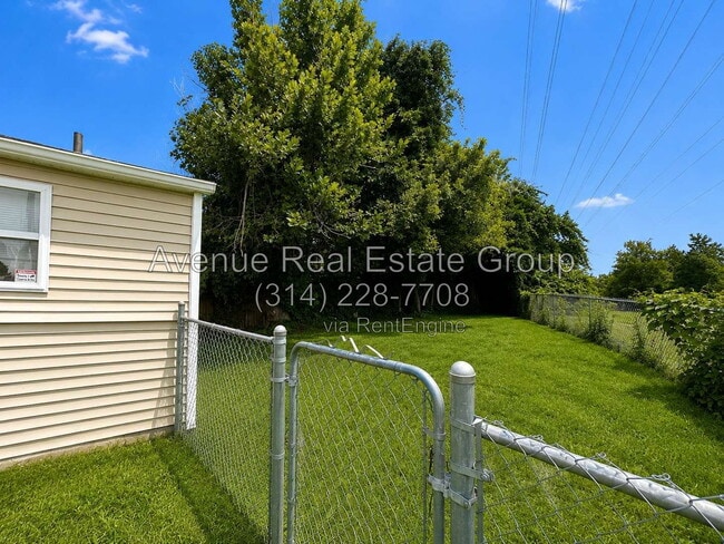 Building Photo - 8011 Ellerton Ave