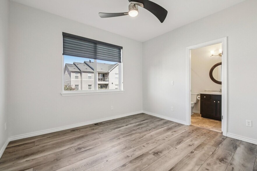 Building Photo - 226 N Parkside Dr