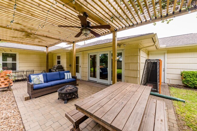 Building Photo - 8323 Lorrie Dr