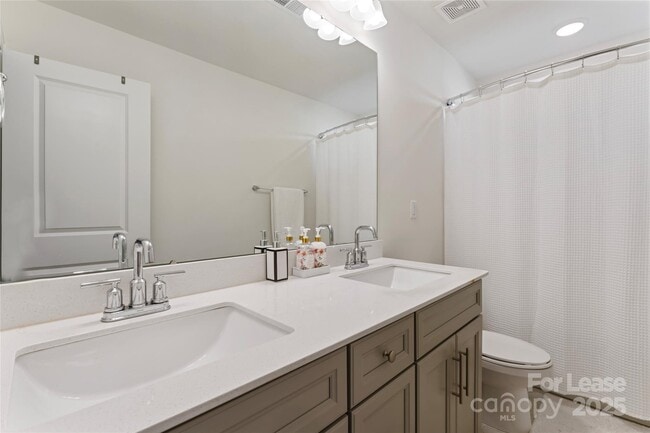 Building Photo - 116 Farrier Ln