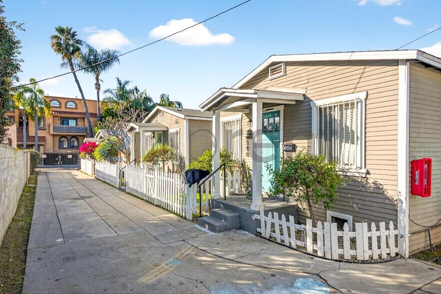 Building Photo - 1544 Stanley Ave