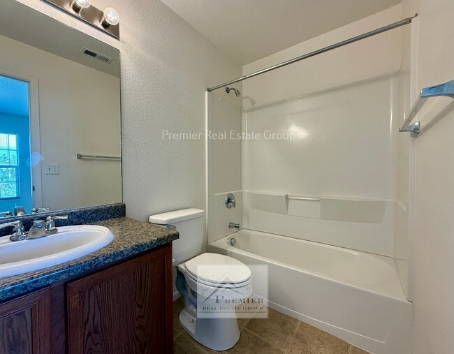 Building Photo - 7920 Sandy Springs Point