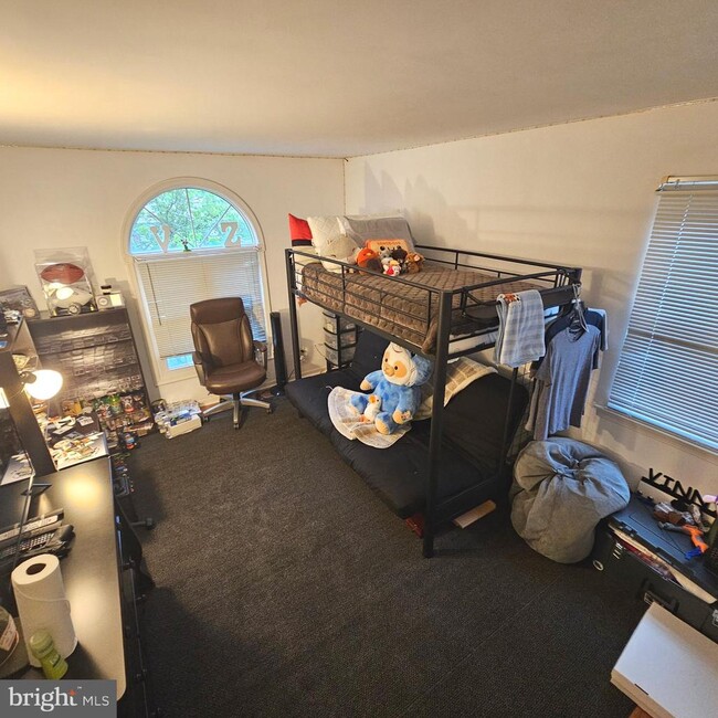 Building Photo - 407 Navajo Dr