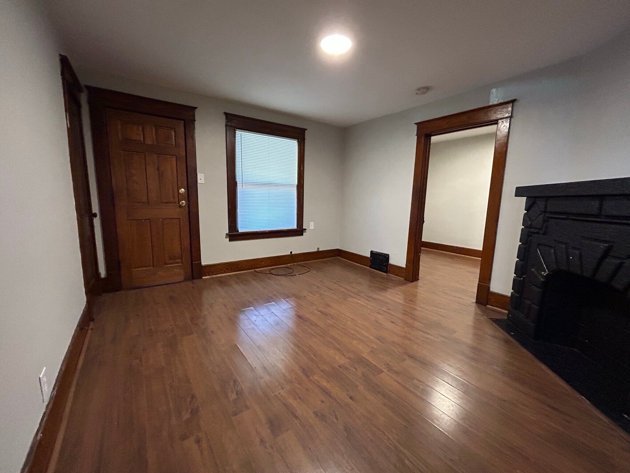 Building Photo - 624 E 24th St