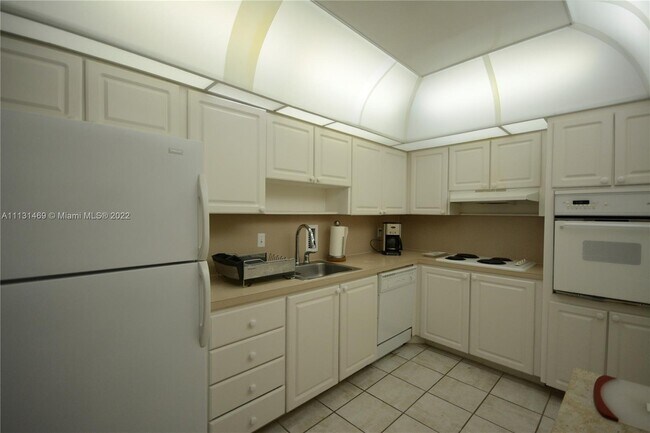 Building Photo - 3801 S Ocean Dr