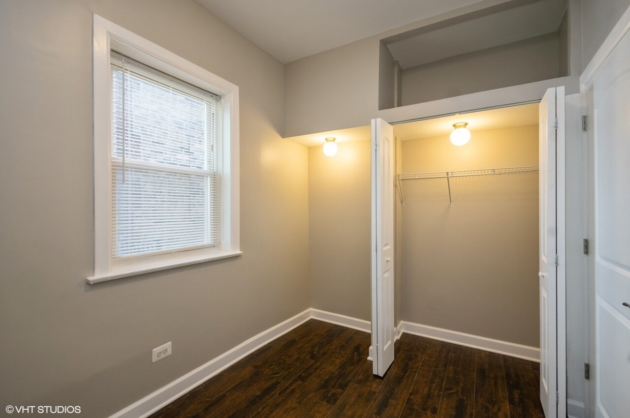 Building Photo - 3943 W Addison St