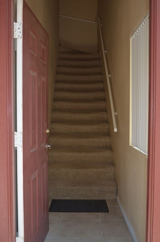 Building Photo - MOVE IN Special!!  Biltmore 2 bedroom!