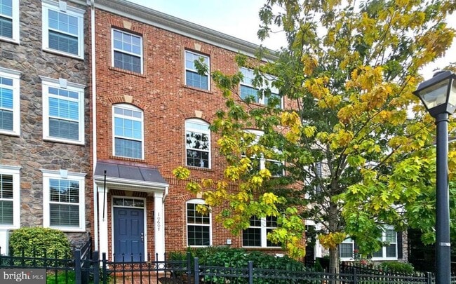 Building Photo - 10607 School St