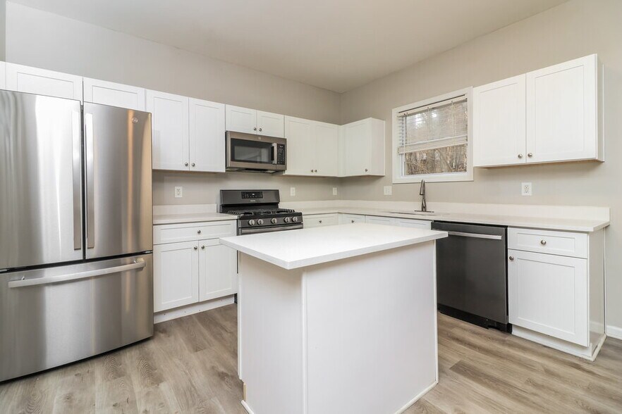 Building Photo - 3643 Uppark Dr