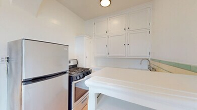 Building Photo - 1630 Jones St