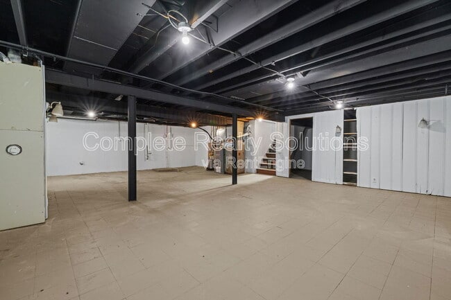 Building Photo - 6127 Lucille Ave