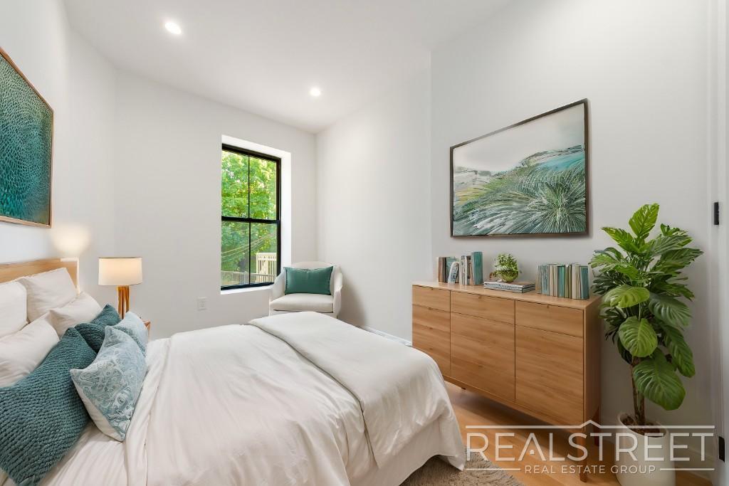 Building Photo - 3 Bed 3 Bath with W/D in unit!