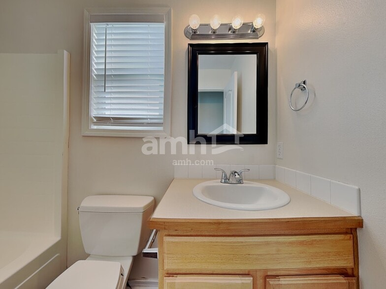 Building Photo - 9551 W Portola Dr