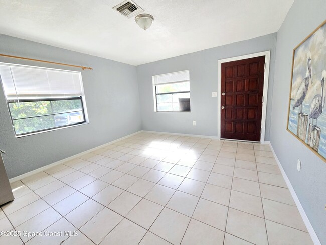 Building Photo - 484 Poinciana Dr