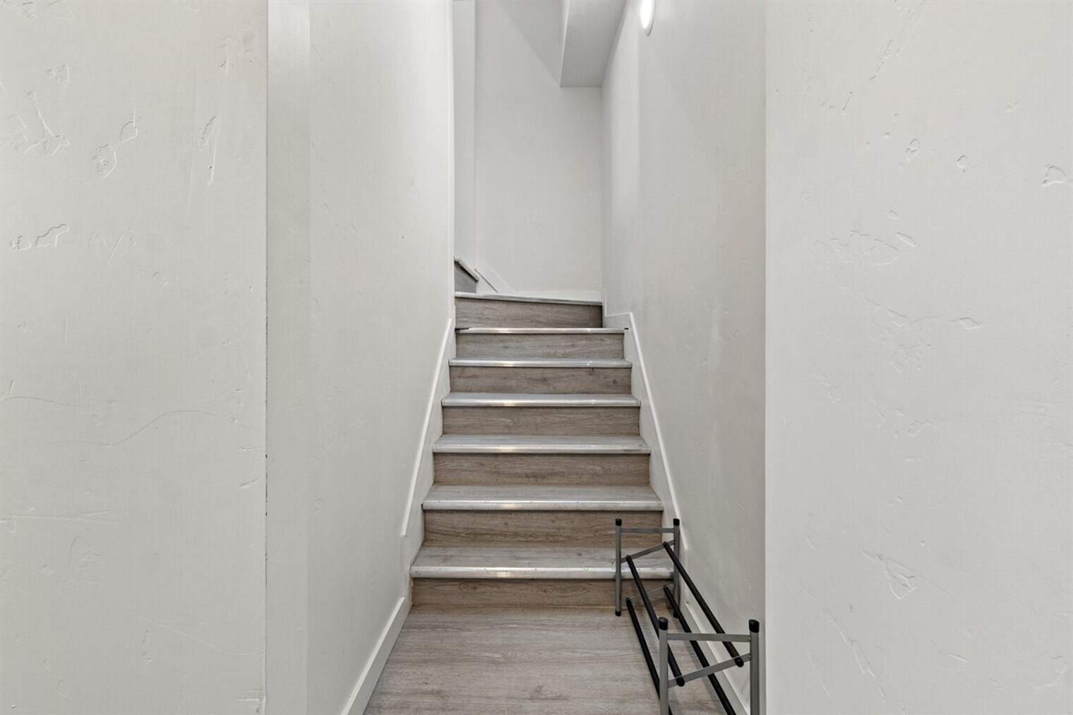 Building Photo - 523 18th Ave S