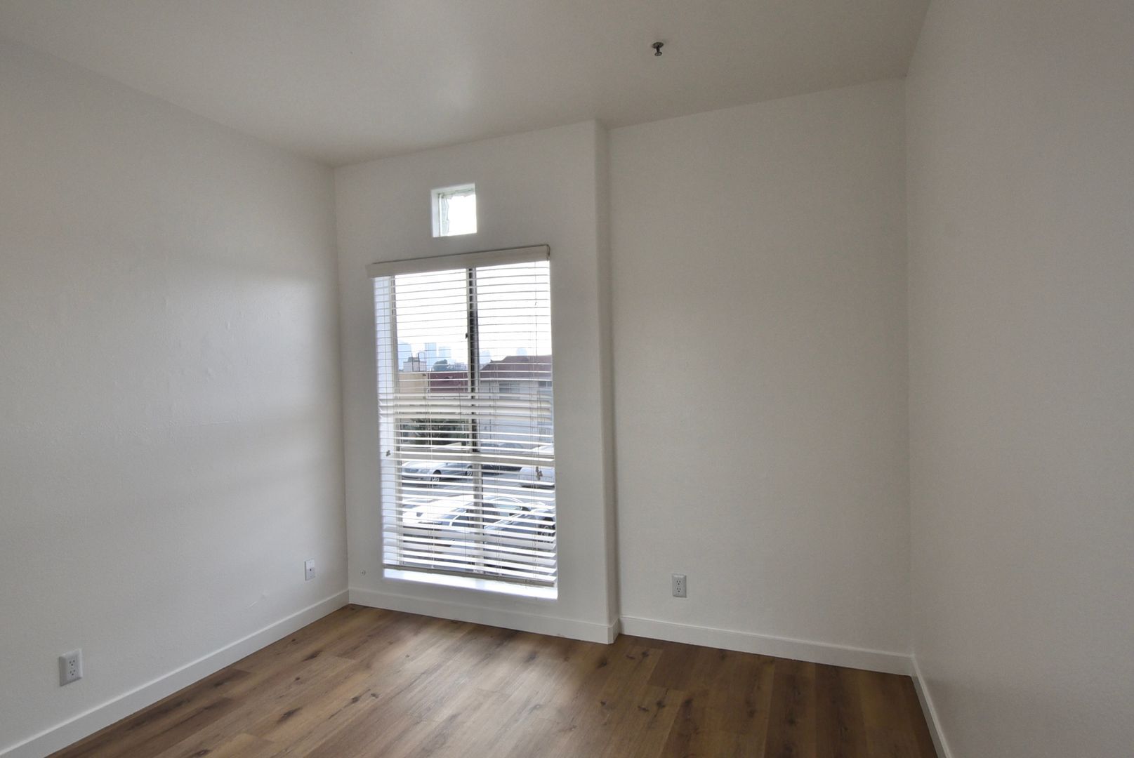 Building Photo - 425 N Alvarado St