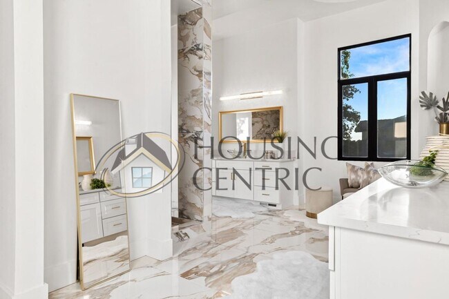 Building Photo - Breathtaking Luxury Custom Rental in Guard Gated Serrano Golf Community!!