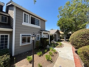 Building Photo - COMING SOON! Beautiful 2-Bedroom Townhome in Simi Valley!