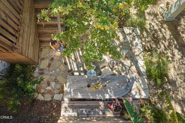 Building Photo - 5259 Aldama St