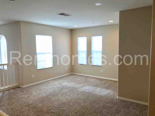 Building Photo - 5539 Alexandrine Ct