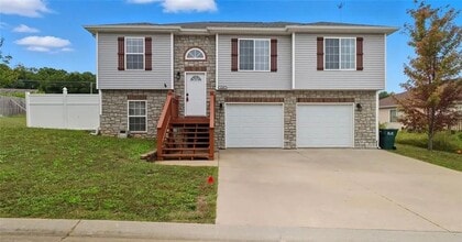 Building Photo - Beautiful Split-Level Home Near Fort Leonard Wood!