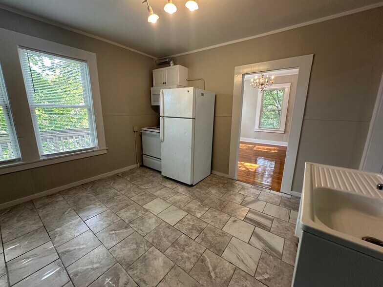 Kitchen - 49 Freeman Ave