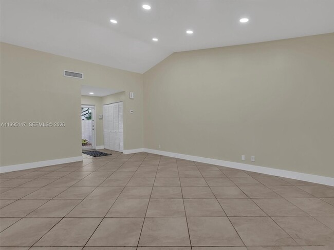 Building Photo - 2158 Baton Rouge