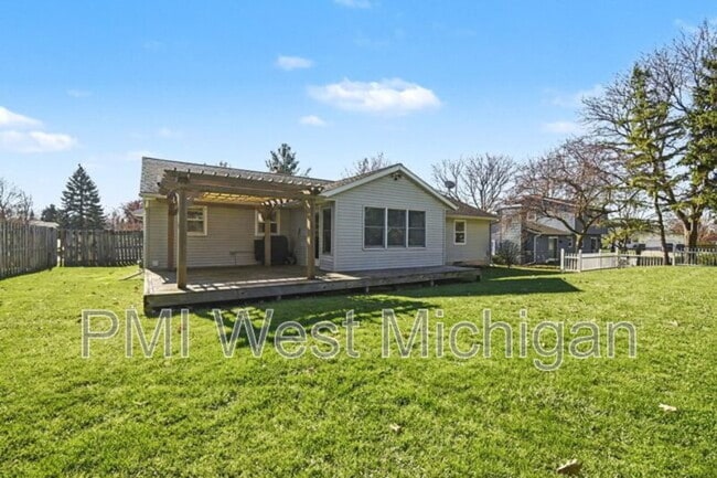 Building Photo - 6593 Crownpointe Dr SW
