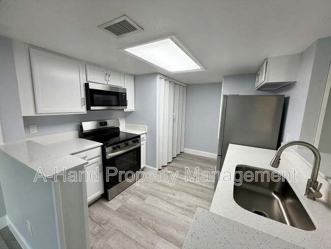 Building Photo - 205 Coconut Palm Way