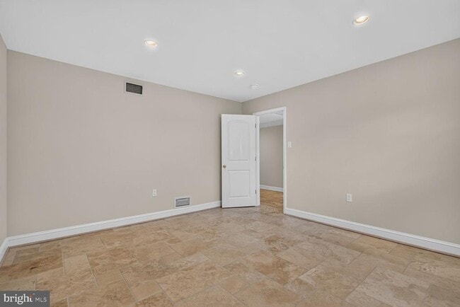 Building Photo - 6216 Goodview St