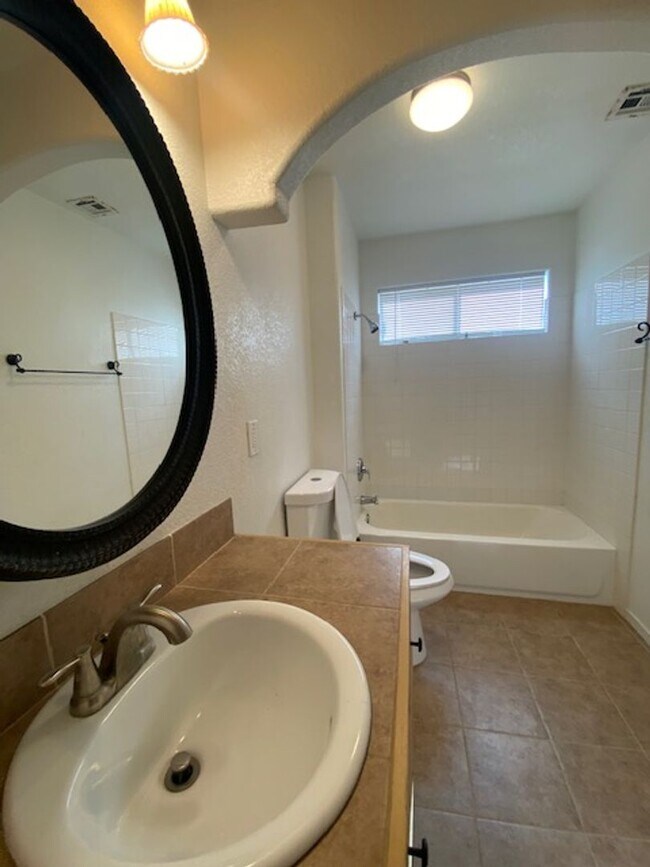 Building Photo - Very Nice Second Floor Condo!!!