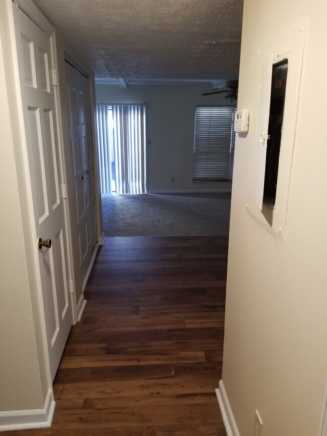 Building Photo - 1388 Wood Cir S