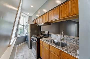 Building Photo - 852 Lincoln Ave