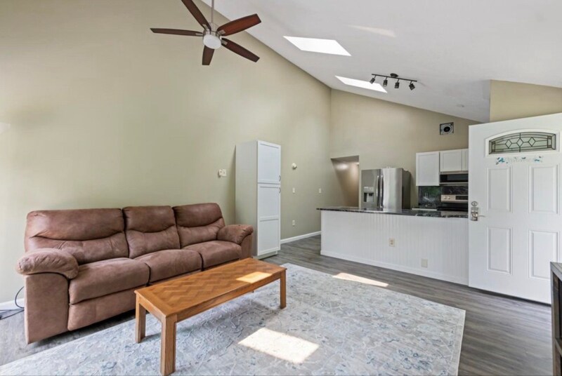 Building Photo - 33 Plaza Village Rd