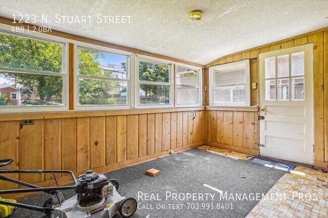 Building Photo - 1223 N Stuart St