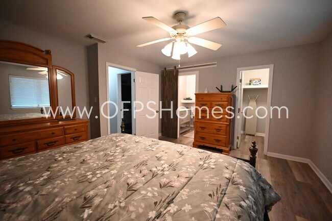Building Photo - WaterFront, Furnished Unit in Niceville