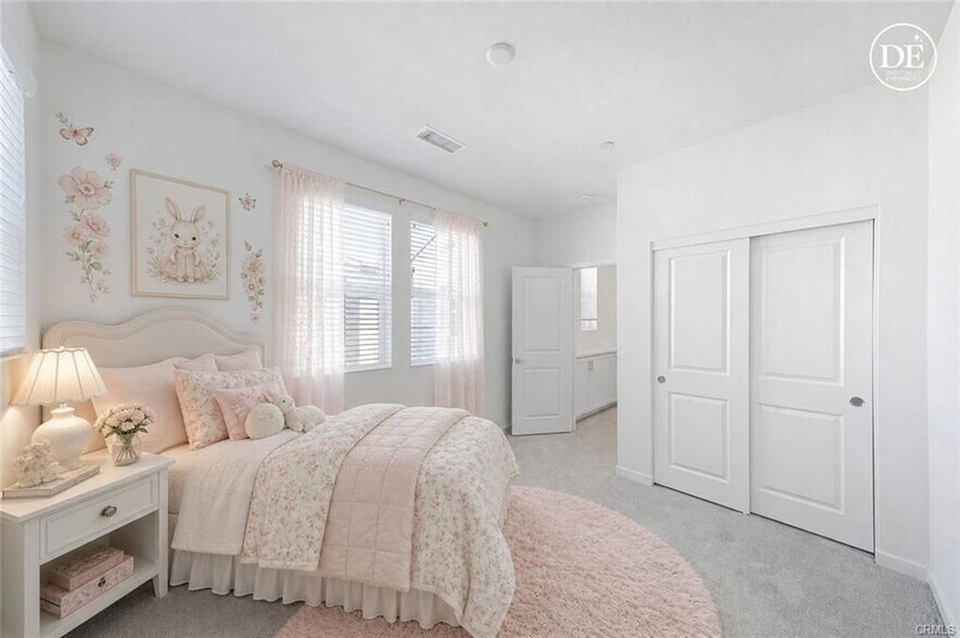 Building Photo - 4041 Pomelo Dr