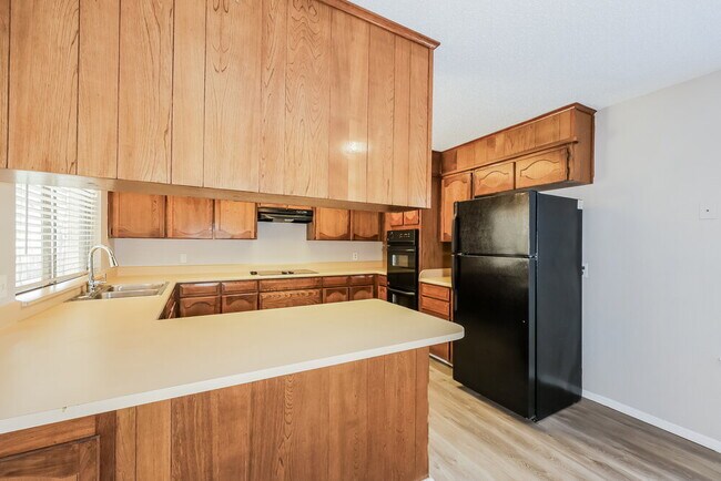 Building Photo - 3621 Willowbrook Dr