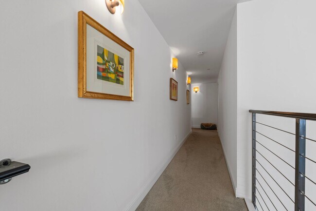 Building Photo - Large Updated SoMa Apartment!