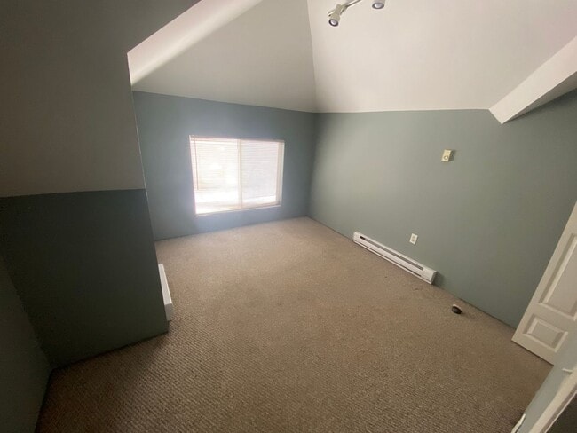 Building Photo - 2107-2107 E 5th St