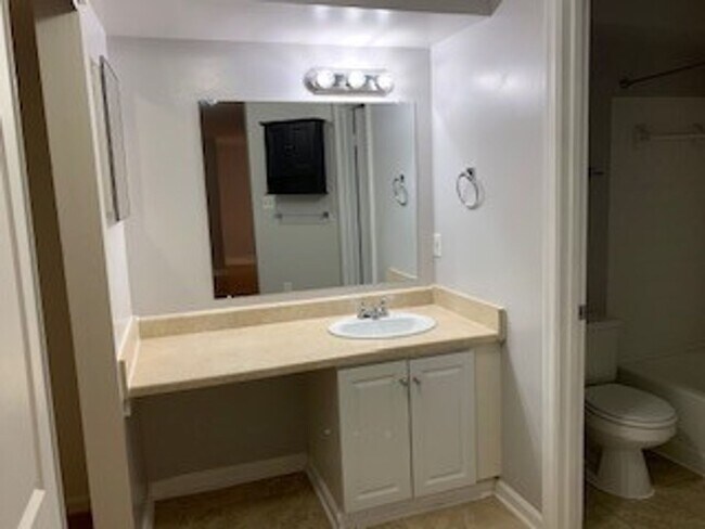 Building Photo - Pembrook Condo in Alexandria