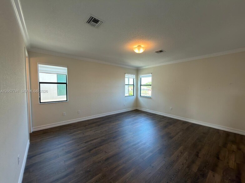 Building Photo - 455 SW 113th Ln