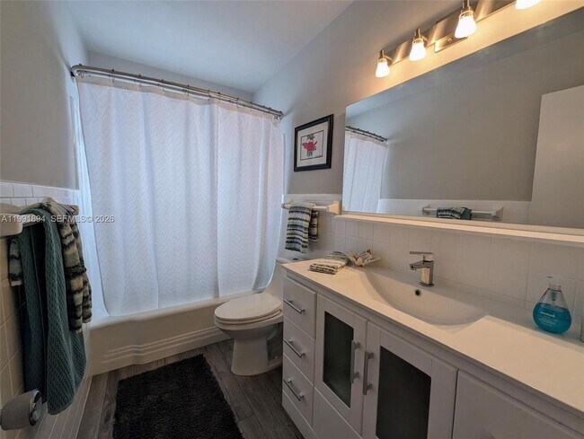 Building Photo - 2675 NE 8th St