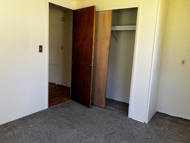 Building Photo - 499 Tanzman Rd