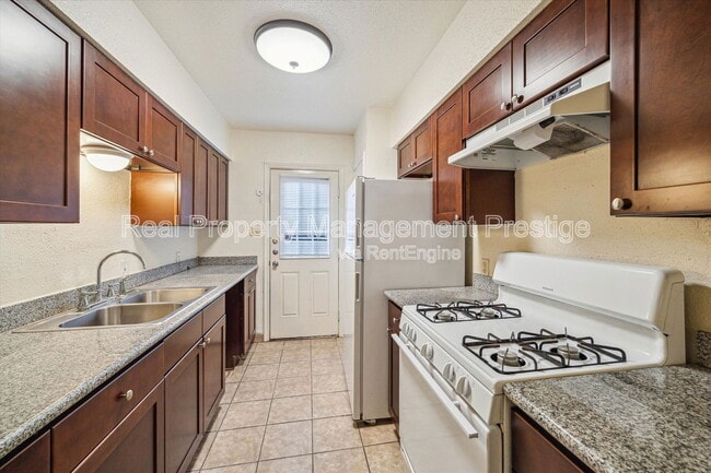 Building Photo - 3003 Falk Ct