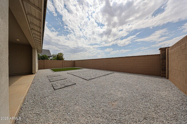 Building Photo - 17227 W Middlebury St