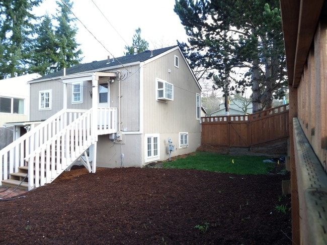 Building Photo - Super Cute & Renovated 3-Bedroom Cottage i...