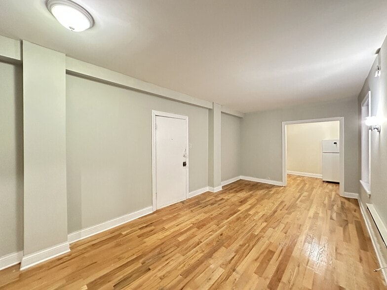 Building Photo - 1337 N Dearborn St